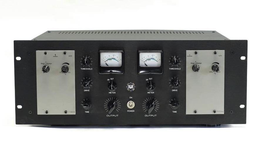 2 x Siemens U273 modified with additional control functions and gain reduction / VU meters.
